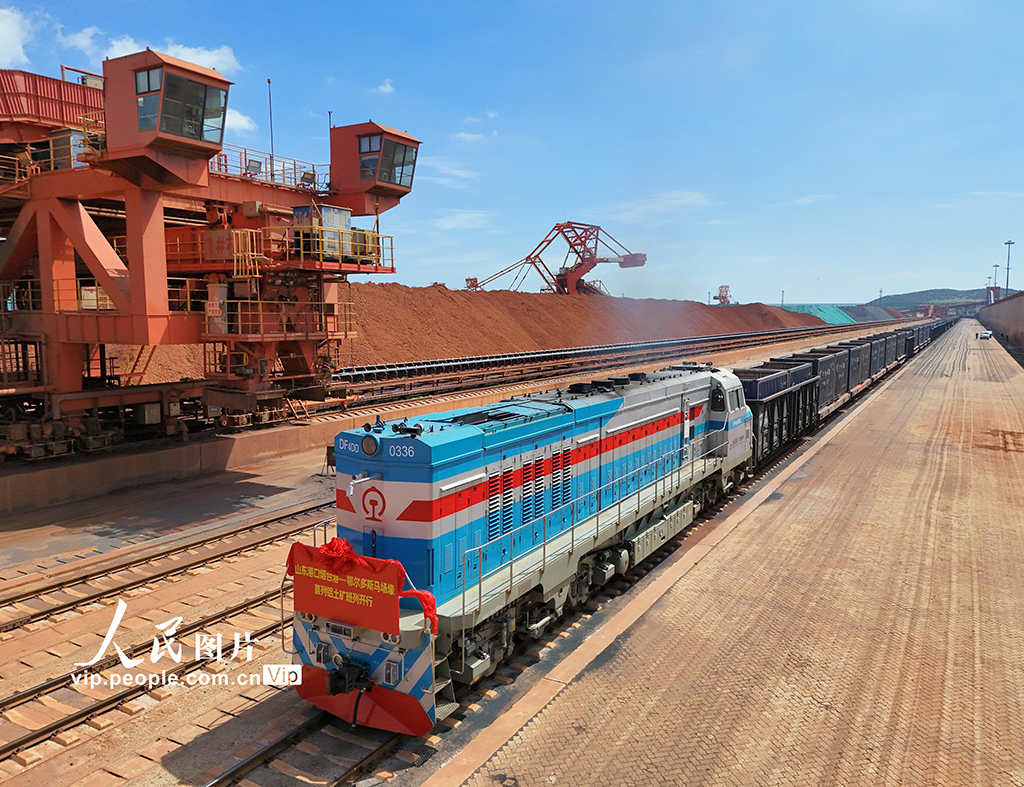 “煙臺港至鄂爾多斯馬場壕”鋁土礦海鐵聯運班列首發【4】