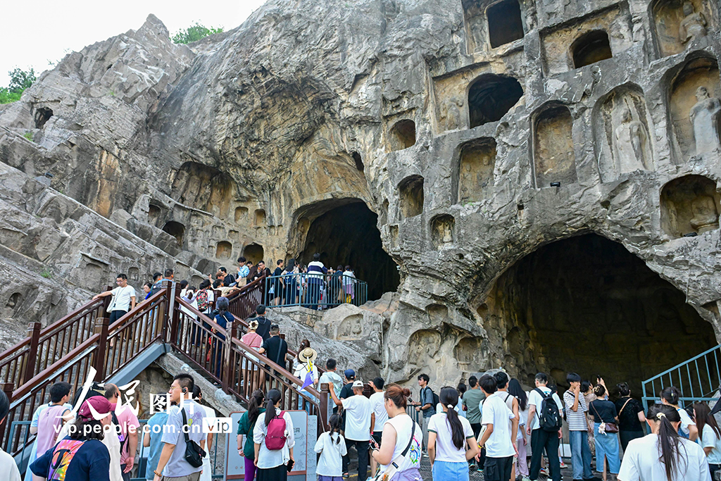 河南洛陽:龍門石窟暑期旅游熱【3】