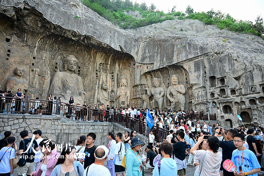河南洛陽:龍門石窟暑期旅游熱【2】