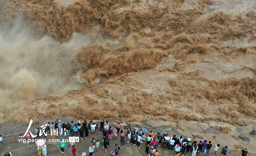 山西吉縣:黃河壺口瀑布水量大增【2】