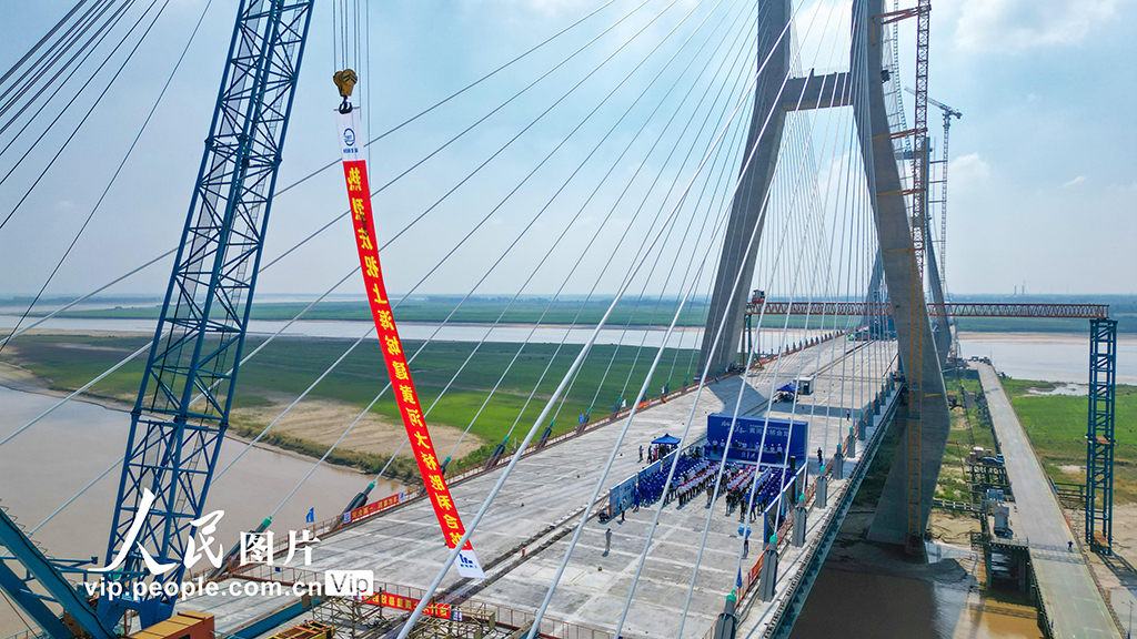 河南:蘭原高速黃河特大橋主橋合龍【2】