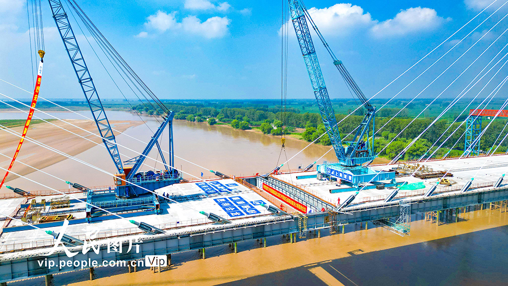 河南:蘭原高速黃河特大橋主橋合龍【3】