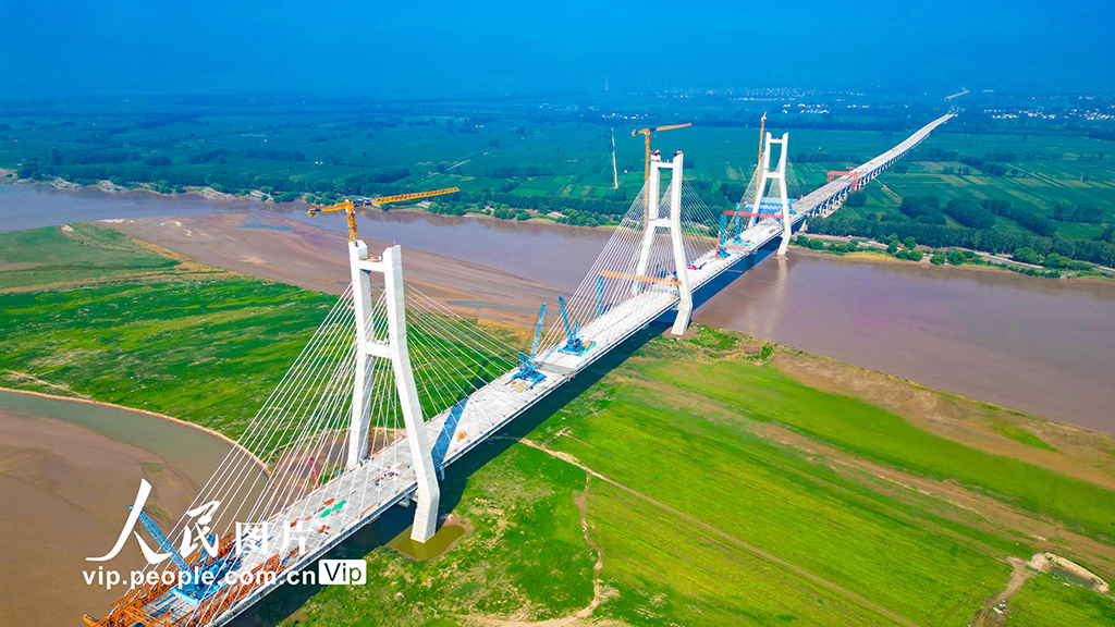 河南:蘭原高速黃河特大橋主橋合龍【4】