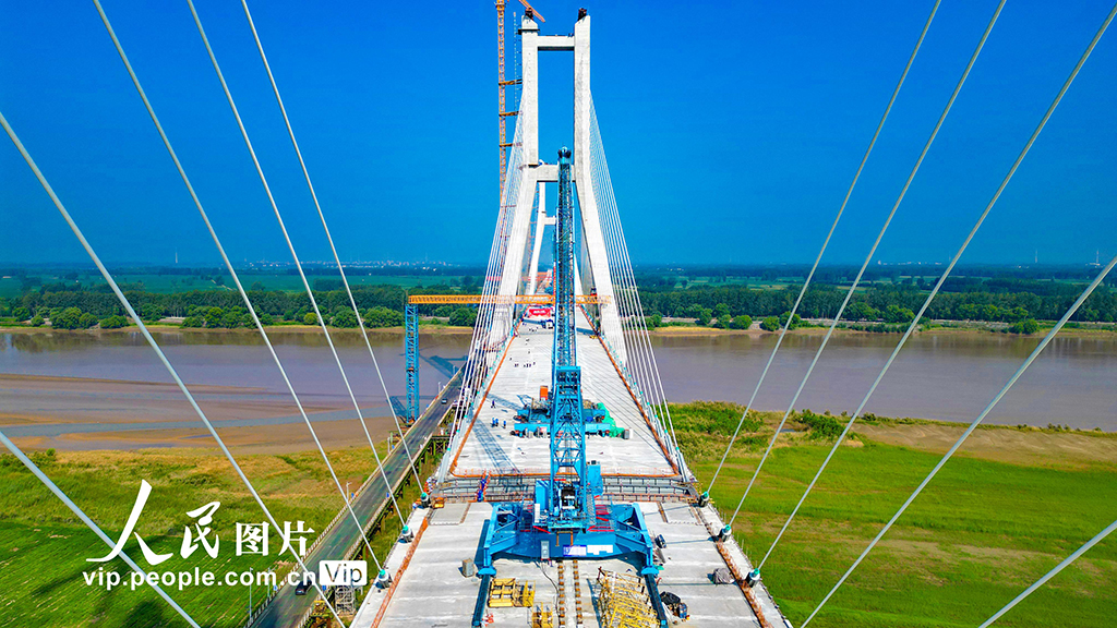 河南:蘭原高速黃河特大橋主橋合龍【5】
