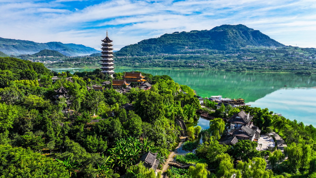 這是7月3日拍攝的重慶開州城區景象（無人機照片）。新華社記者 王全超 攝