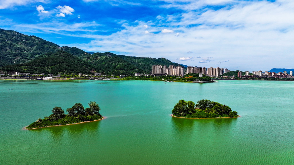 這是7月3日拍攝的重慶開州漢豐湖景象（無人機照片）。新華社記者 王全超 攝