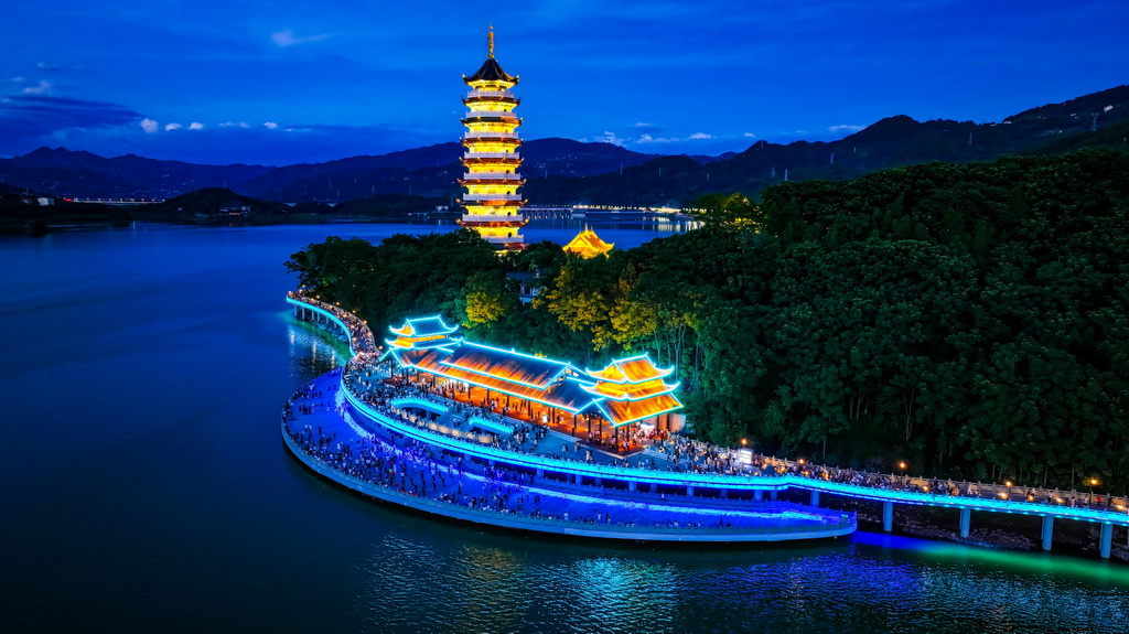 這是7月2日拍攝的重慶開州漢豐湖夜景（無人機照片）。新華社記者 王全超 攝