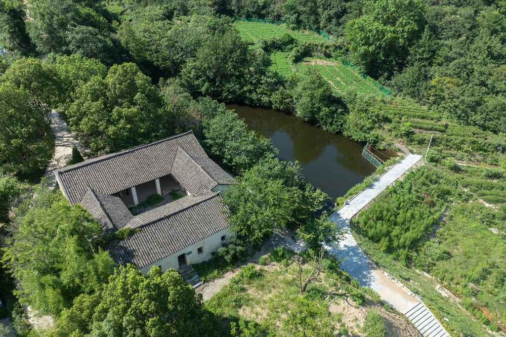 這是位于湖北省孝感市大悟縣白果樹灣村的新四軍第五師國際招待所（無人機照片，7月21日攝）。新華社記者 杜子璇 攝