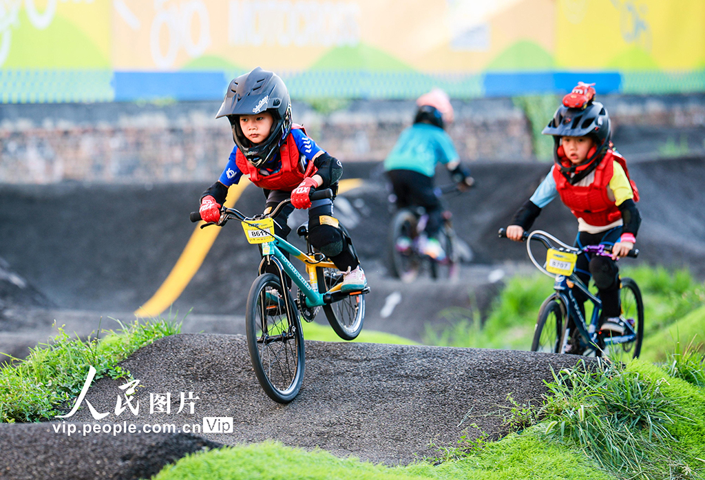 內蒙古呼和浩特:泵道騎行樂趣多【2】