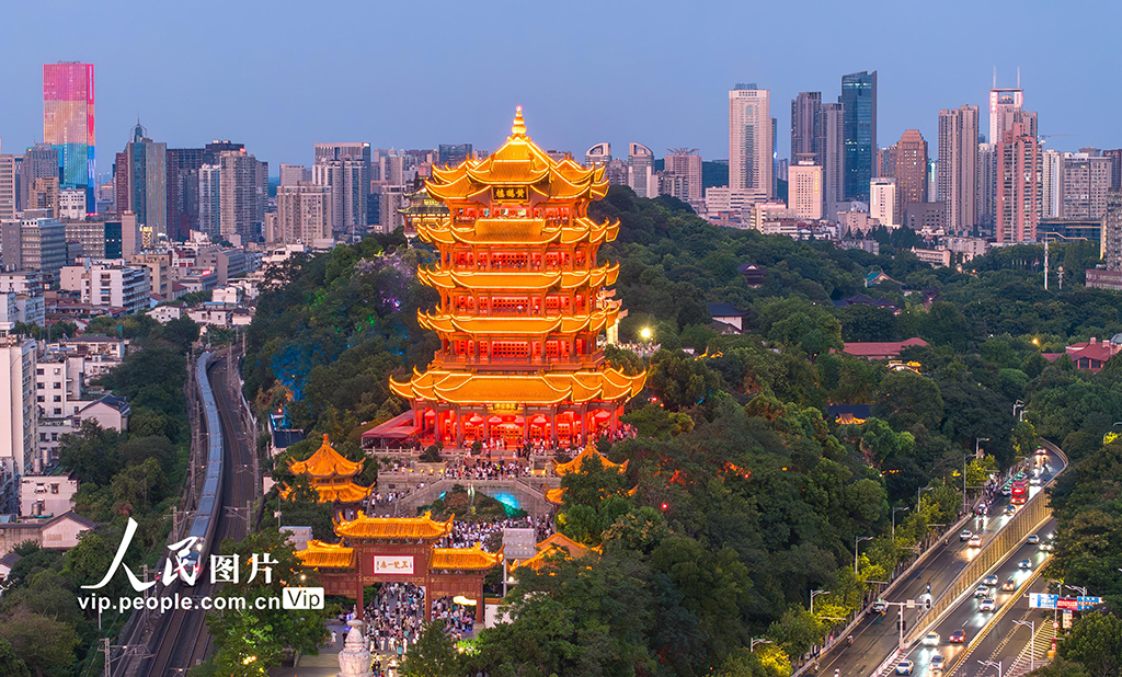 湖北武漢:黃鶴樓人氣旺【3】