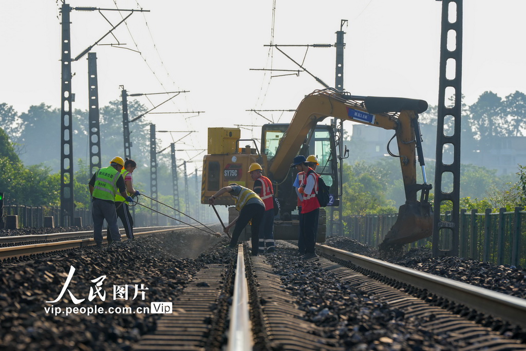貴州貴陽:滬昆鐵路貴州段大修集中修施工全面啟動【3】