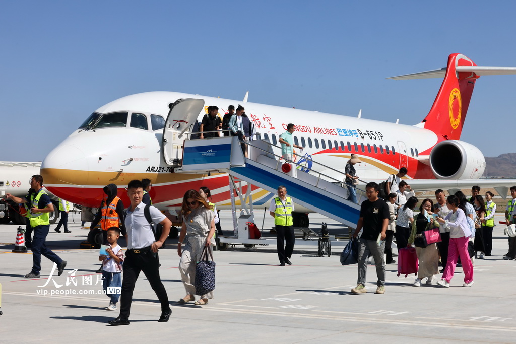 新疆:巴里坤往返烏魯木齊航線正式開通【2】