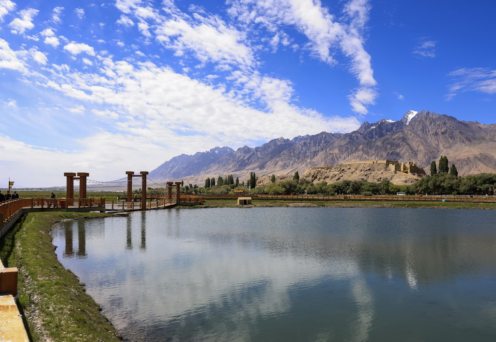 這是8月2日拍攝的新疆塔什庫爾干塔吉克自治縣阿拉爾國家濕地公園。