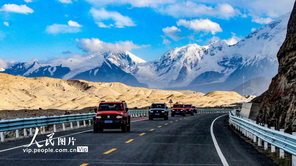 帕米爾高原迎來旅游旺季