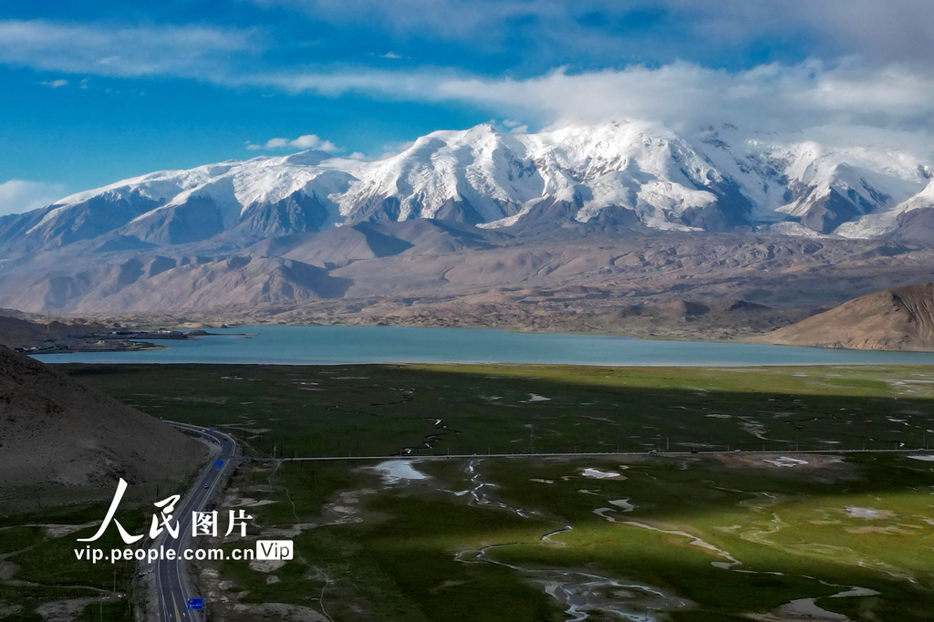 8月5日，在新疆克孜勒蘇柯爾克孜自治州阿克陶縣拍攝的喀拉庫勒湖景色。 