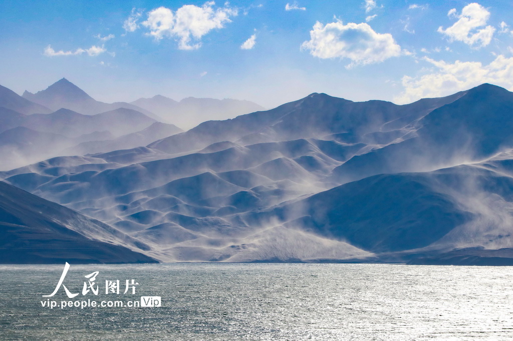 8月5日，在新疆克孜勒蘇柯爾克孜自治州阿克陶縣拍攝的白沙湖。