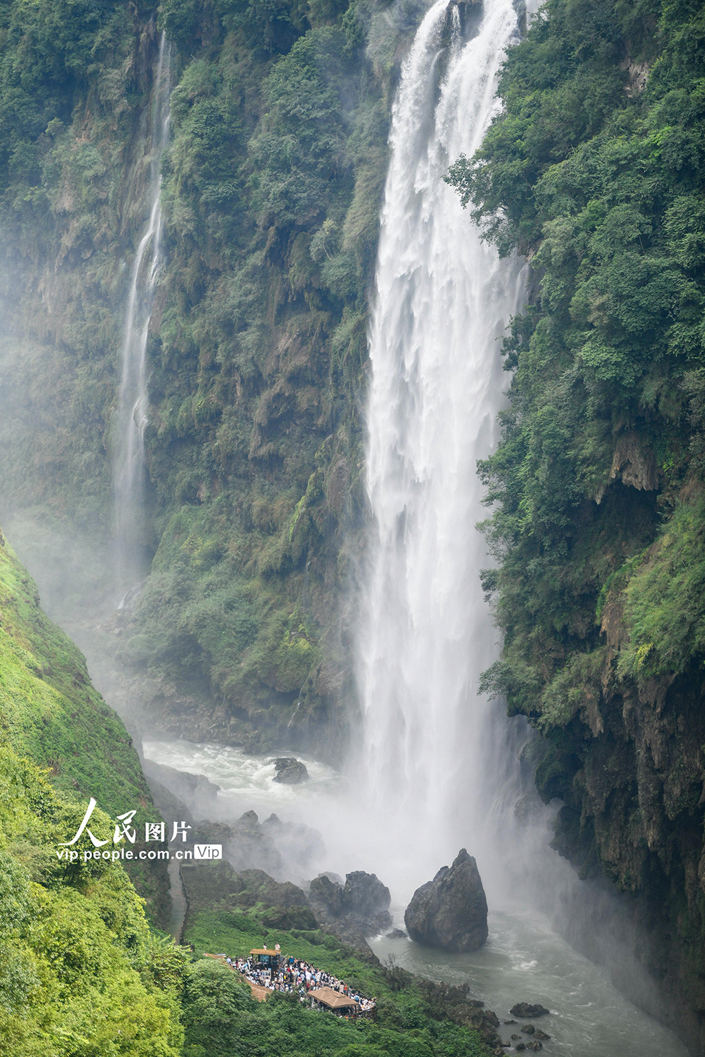 貴州興義：奇峰競秀 游人如織【4】