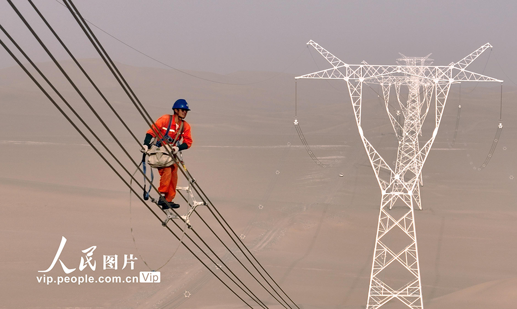 新疆且末:大漠“走線”【3】