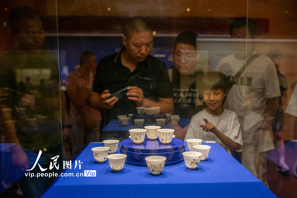 河南開封：博物館里游客多【2】