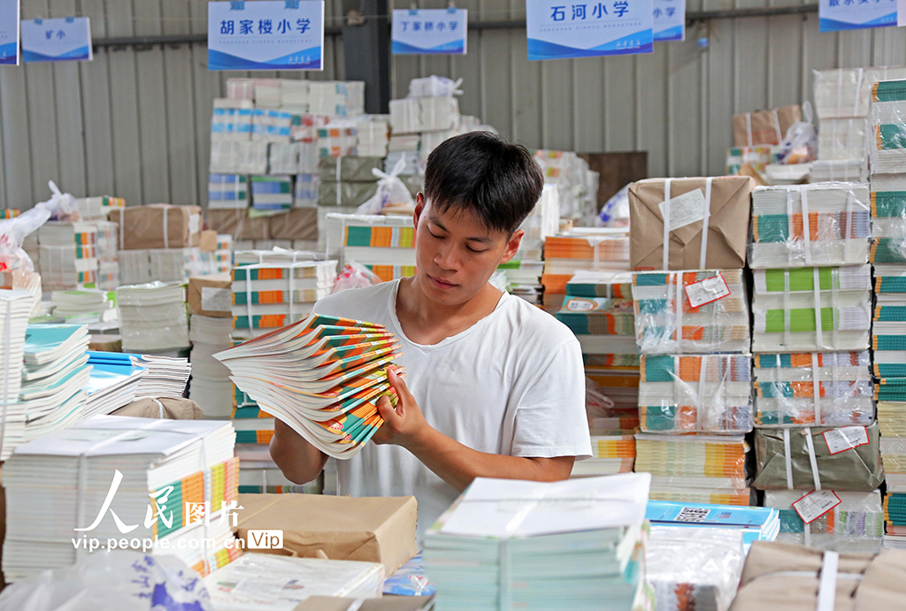 河北玉田：備教材 迎開學【2】