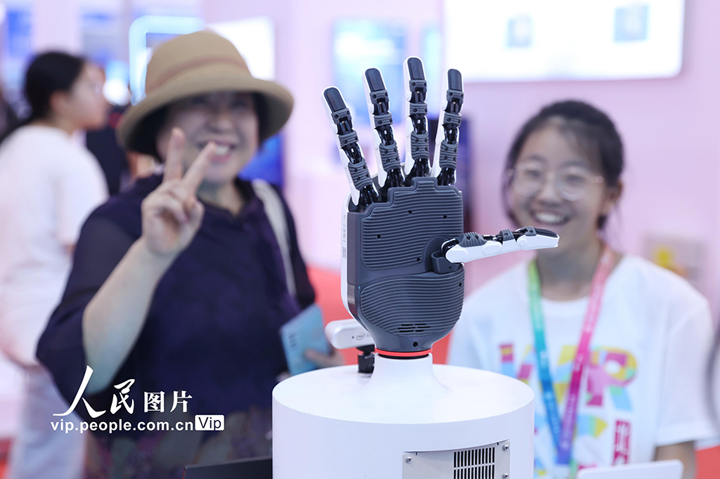 北京：世界機器人大會人氣旺【2】
