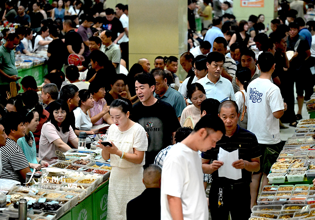 安徽亳州：“藥市”交易忙【3】