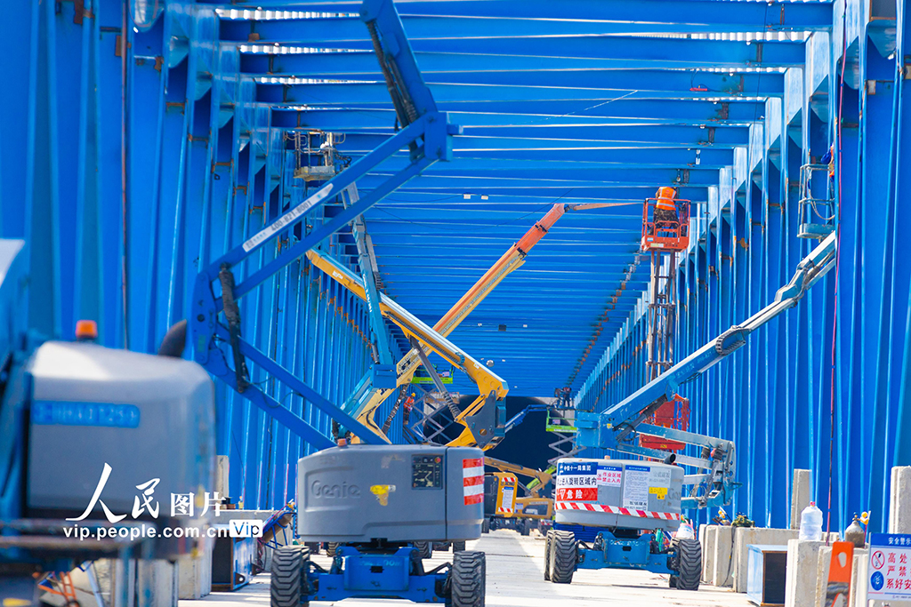 湖北十堰:西十高鐵漢江特大橋鋼桁梁即將合龍【4】