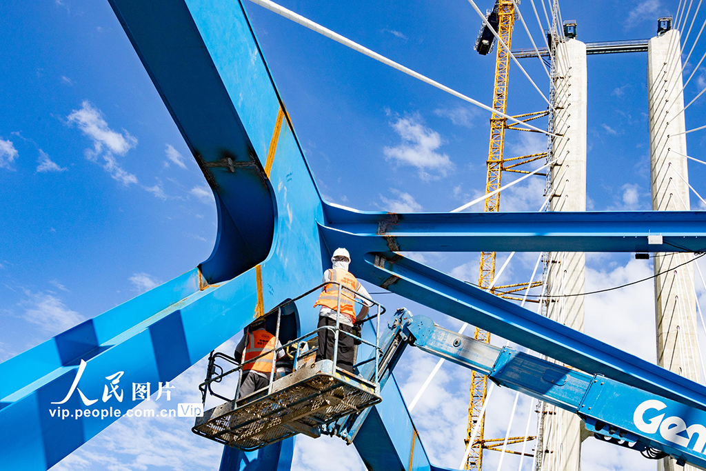 湖北十堰:西十高鐵漢江特大橋鋼桁梁即將合龍【6】