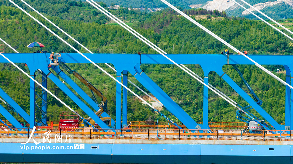 湖北十堰:西十高鐵漢江特大橋鋼桁梁即將合龍【3】