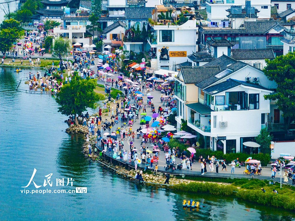 云南大理：洱海生態廊道游人如織【2】