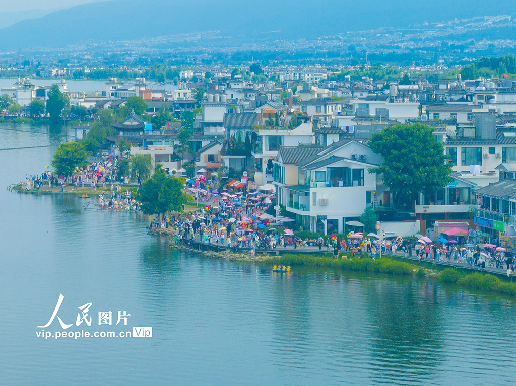 云南大理：洱海生態廊道游人如織【3】