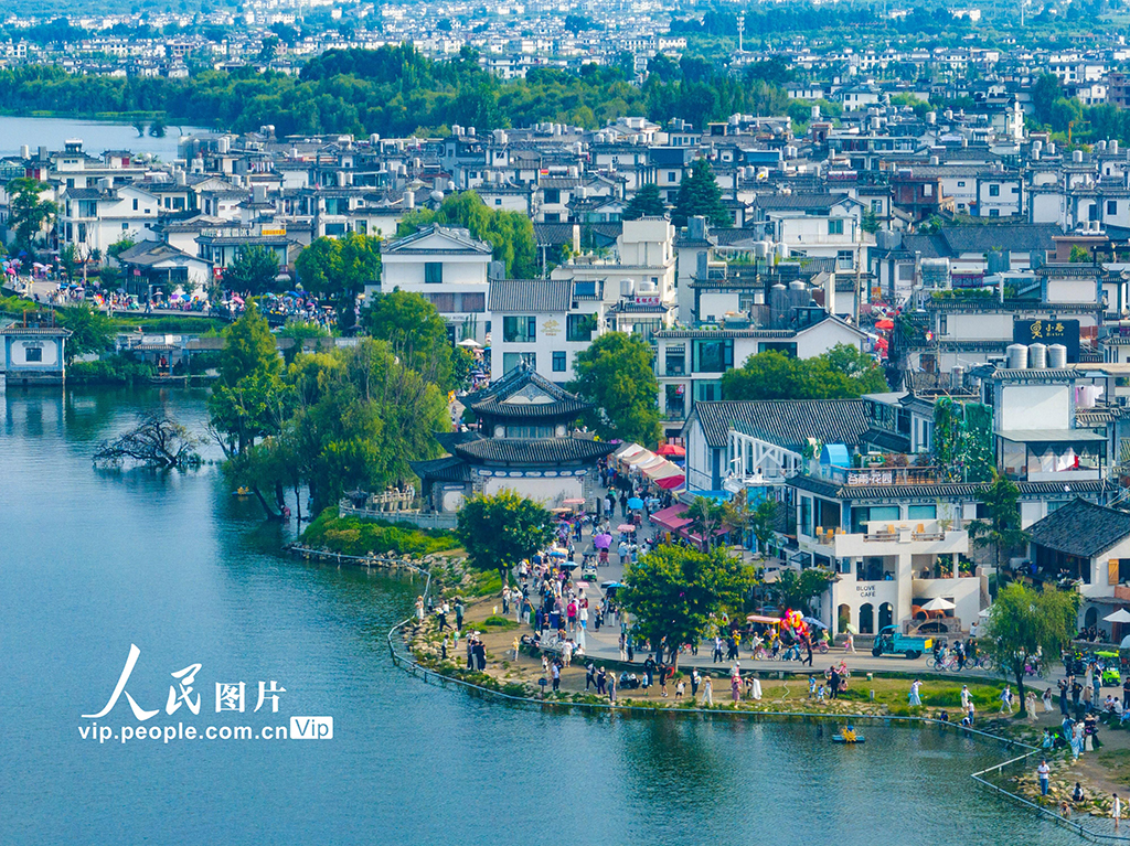 云南大理：洱海生態廊道游人如織【5】