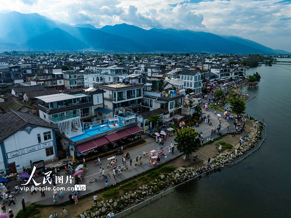 云南大理：洱海生態廊道游人如織【6】