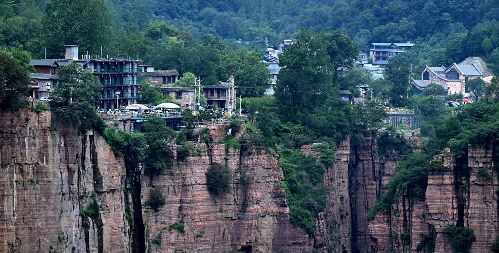 這是位于絕壁峽谷上的郭亮村（8月16日攝）。