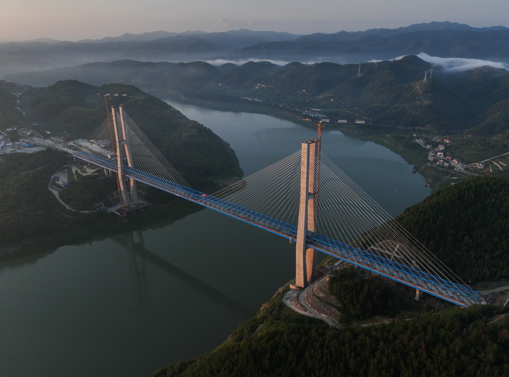 8月18日拍攝的漢江特大橋（無人機照片）。