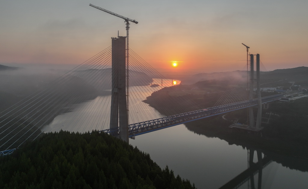 8月18日拍攝的漢江特大橋（無人機照片）。