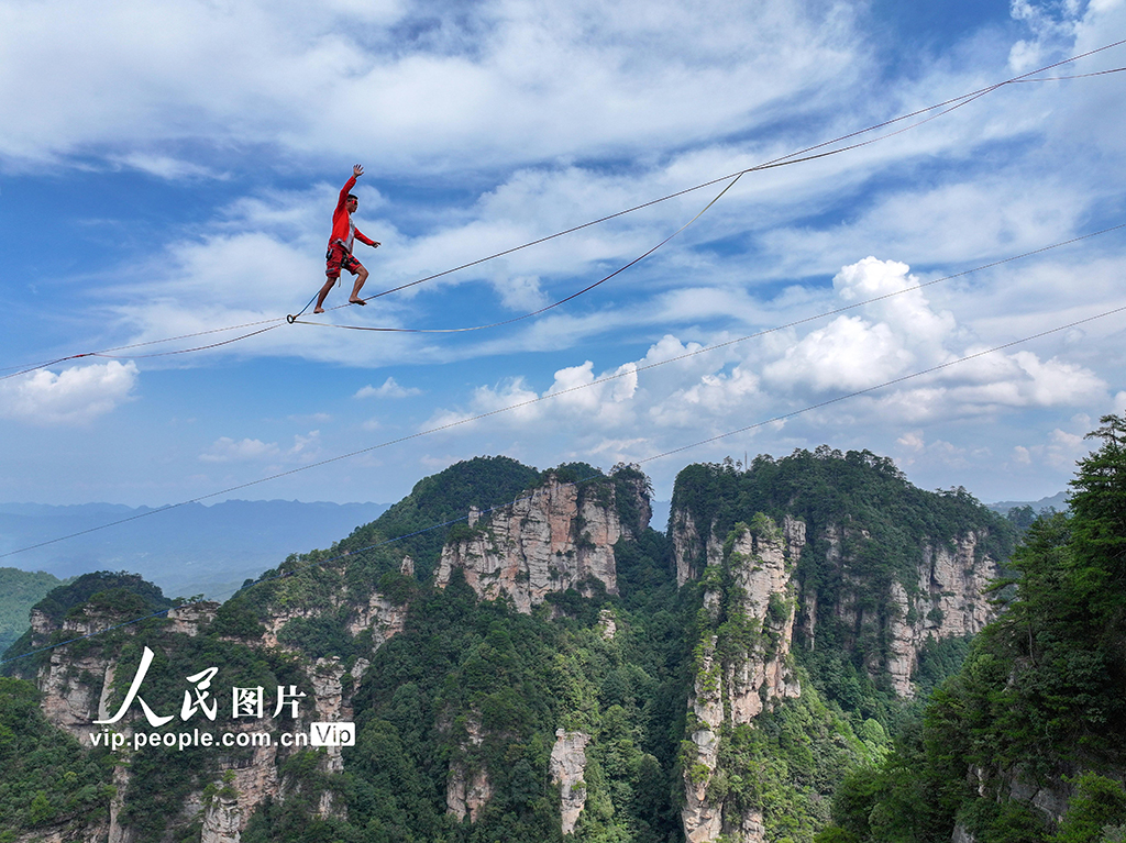 湖南張家界：黃石寨“亞洲之王”高空扁帶爭霸賽開賽【3】