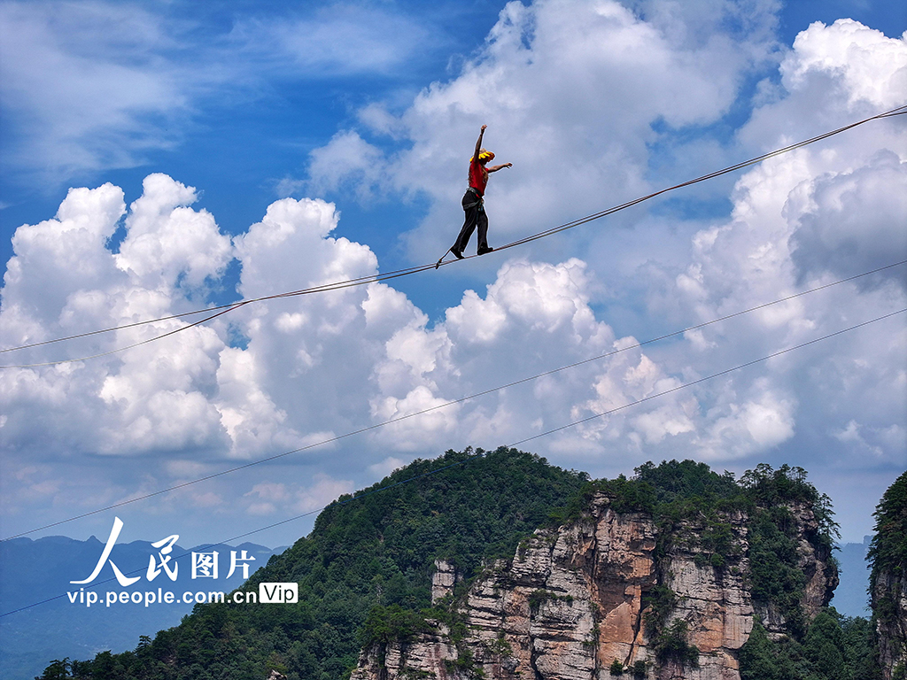 湖南張家界：黃石寨“亞洲之王”高空扁帶爭霸賽開賽【4】