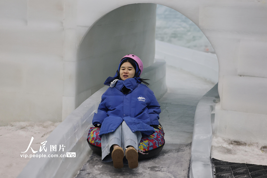 江蘇南通：“冰雪世界”里享清涼【5】
