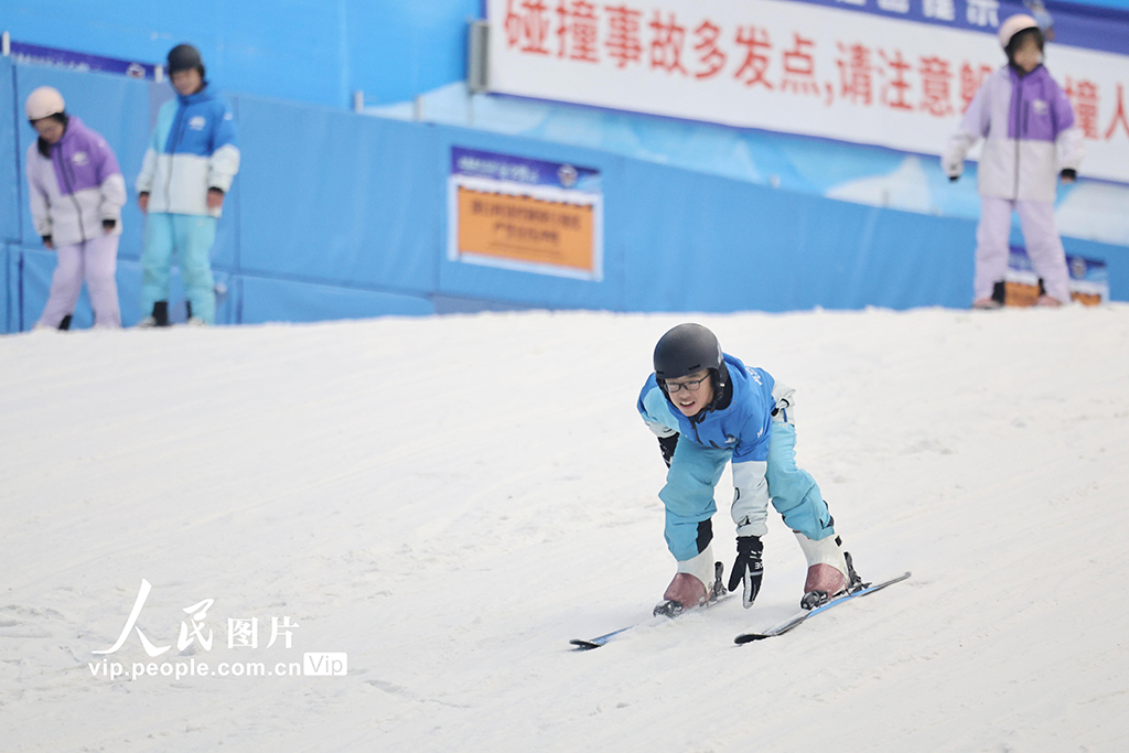 江蘇南通：“冰雪世界”里享清涼【6】