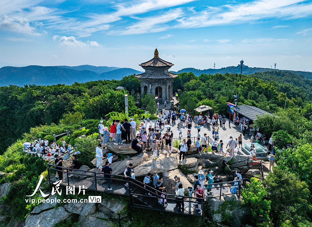 江蘇連云港：花果山游人如織