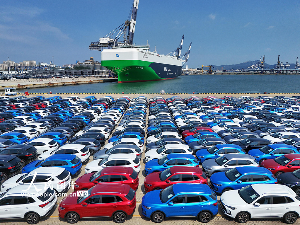 山東煙臺:全球最大9500車位汽車運輸船抵港裝車【3】