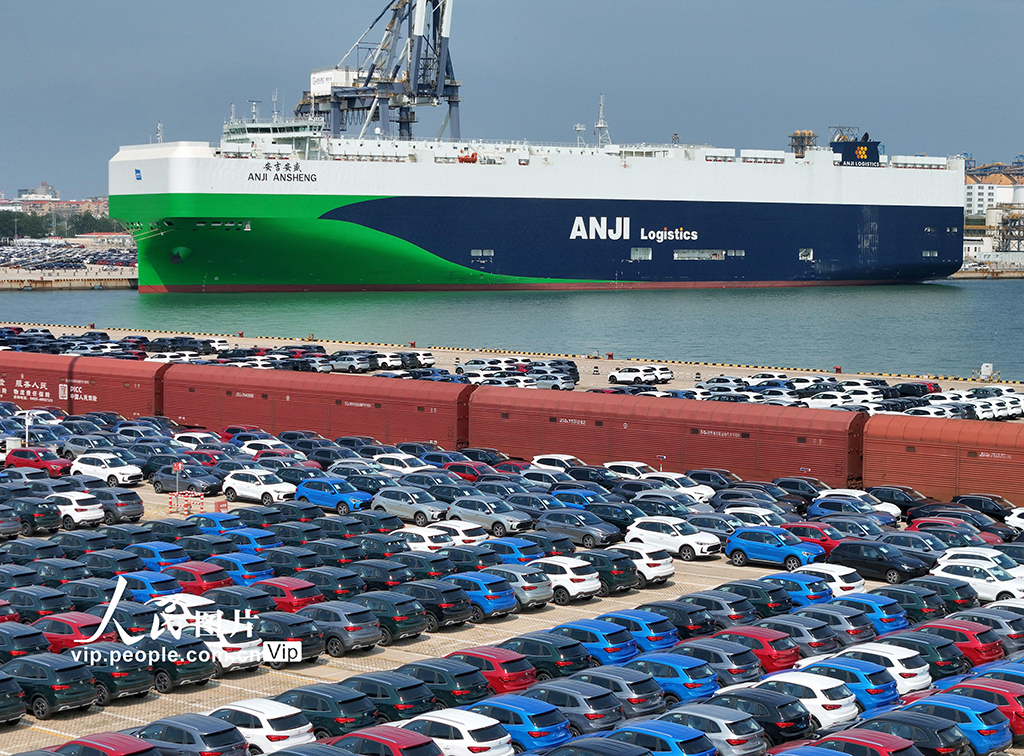 山東煙臺:全球最大9500車位汽車運輸船抵港裝車【5】