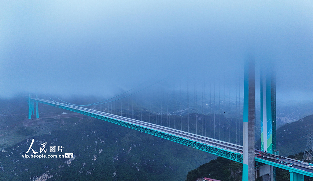 貴州:花江峽谷大橋進行荷載試驗【2】