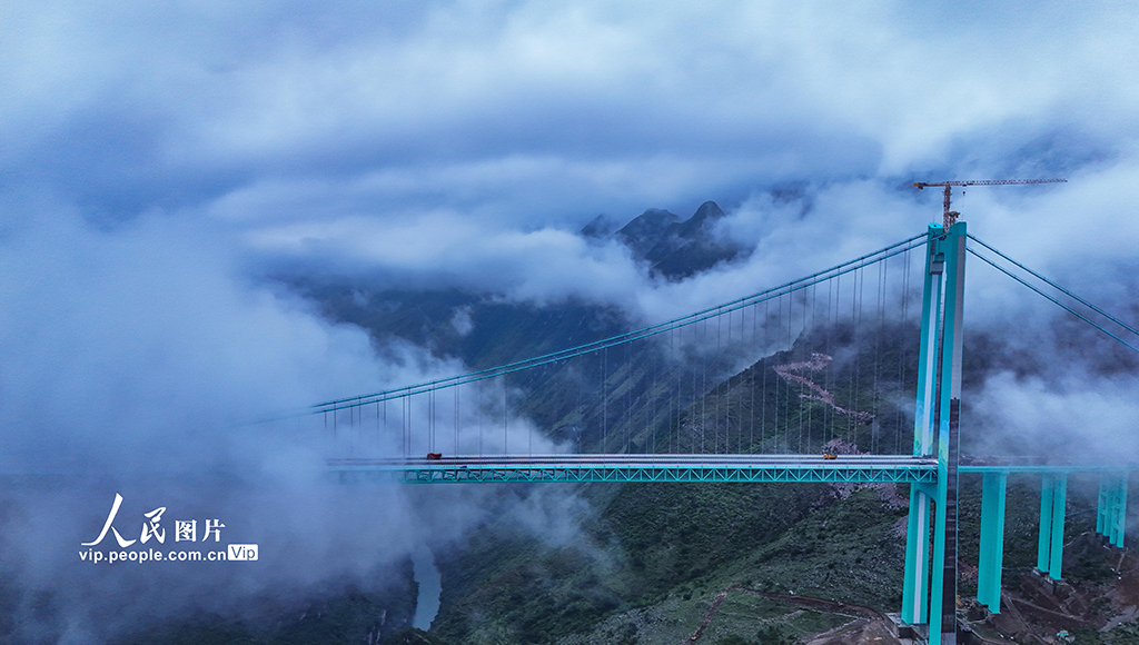貴州:花江峽谷大橋進行荷載試驗【6】