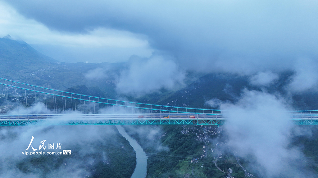貴州:花江峽谷大橋進行荷載試驗【8】