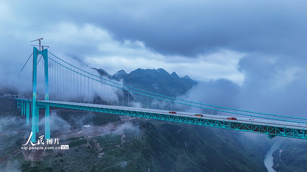 貴州:花江峽谷大橋進行荷載試驗【10】