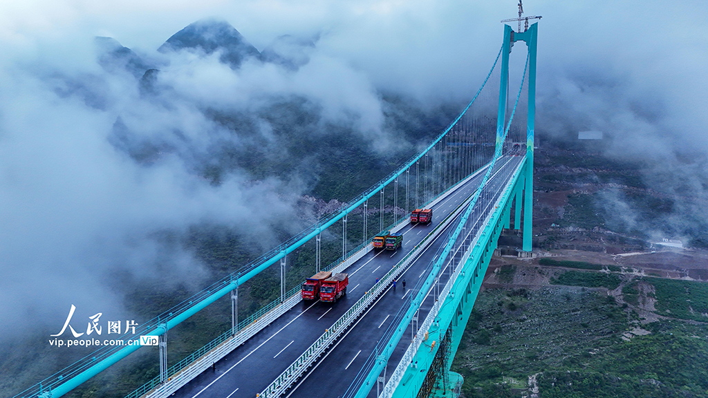 貴州：花江峽谷大橋進行荷載試驗