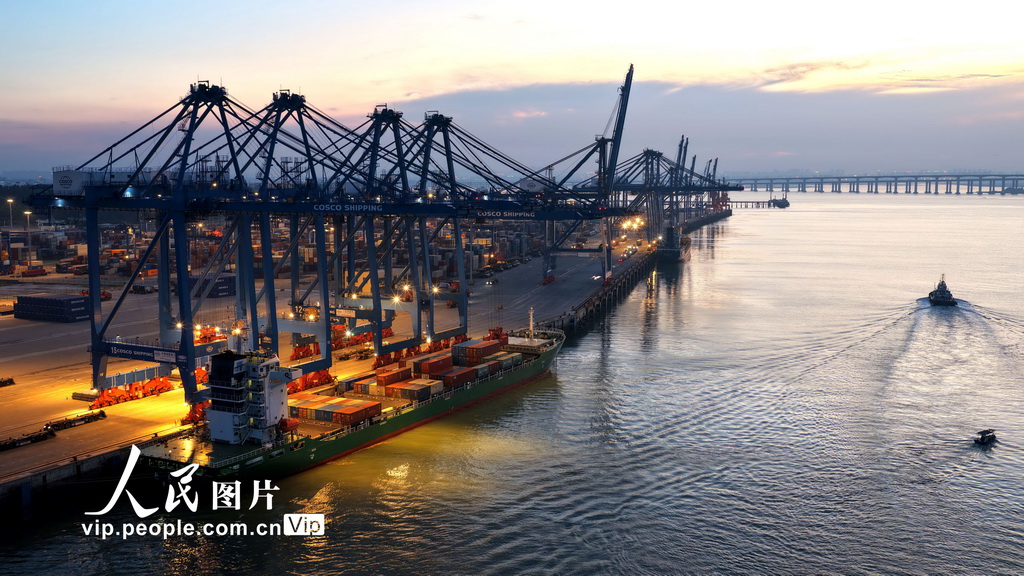 福建泉州:港口燈火通明生產忙【2】