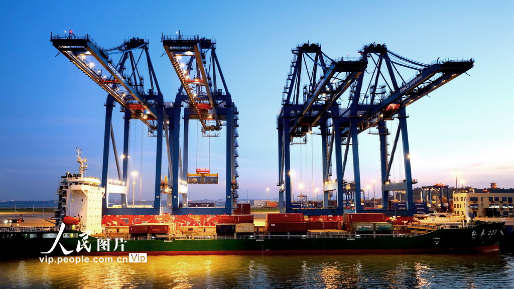 福建泉州:港口燈火通明生產忙【3】